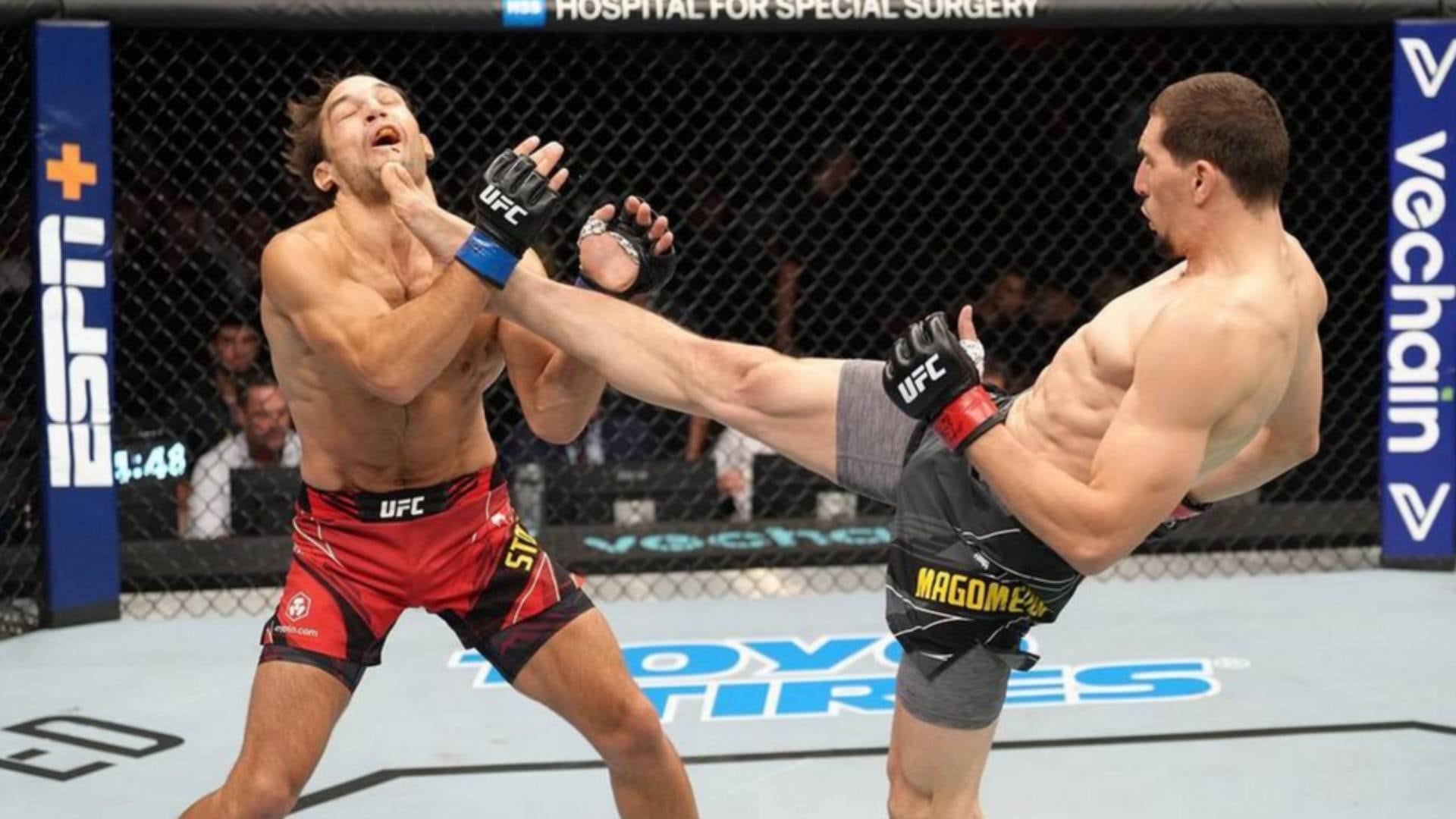 Abus Magomedov y derrotó por nocaut técnico a Dustin Stoltzfus en su primera pelea en la UFC.