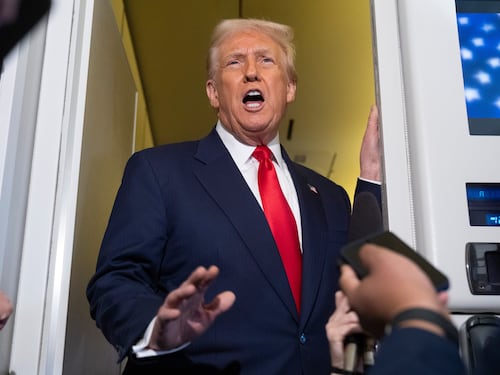 ¿Anuncio de guerra? La impactante revelación de Tucker Carlson sobre los planes de Trump para Venezuela