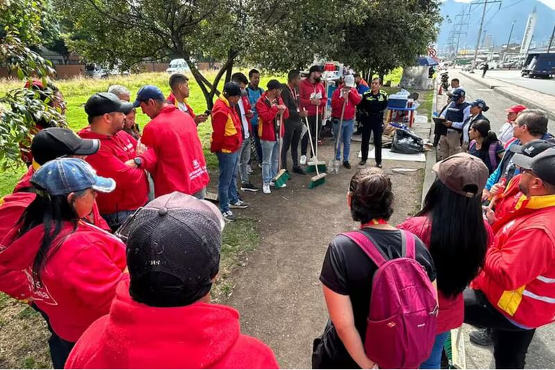 El balance de la “limpieza post-electoral” que señala a 65 candidatos por ‘ensuciar’ Bogotá con publicidad