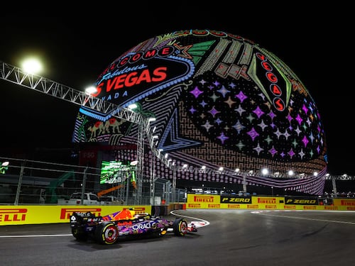 Max Verstappen se lleva el triunfo en el Gran Premio de Las Vegas, Checo Pérez en el top 3