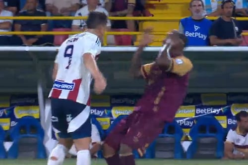 ¿De su propia medicina? Paiva no aprendió que meterle un cabezazo a un rival en la final es mala idea