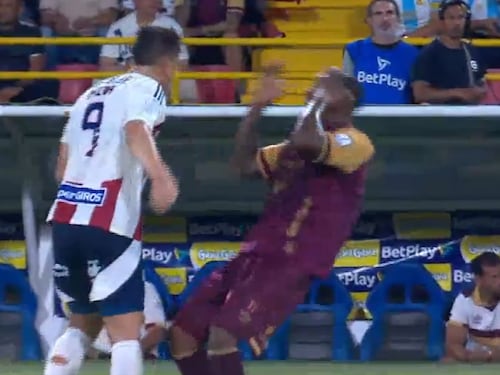 ¿De su propia medicina? Paiva no aprendió que meterle un cabezazo a un rival en la final es mala idea