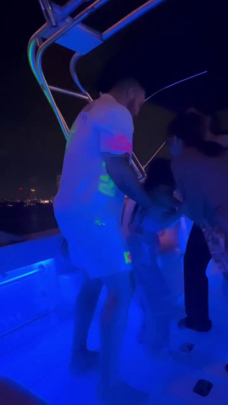 Jessi Uribe disfrutando junto a su familia