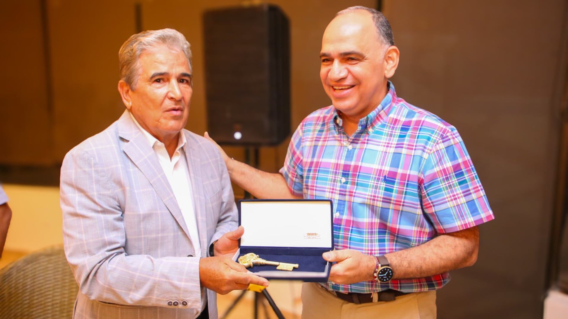 Jorge Luis Pinto recibió las llaves de la ciudad de Santa Marta