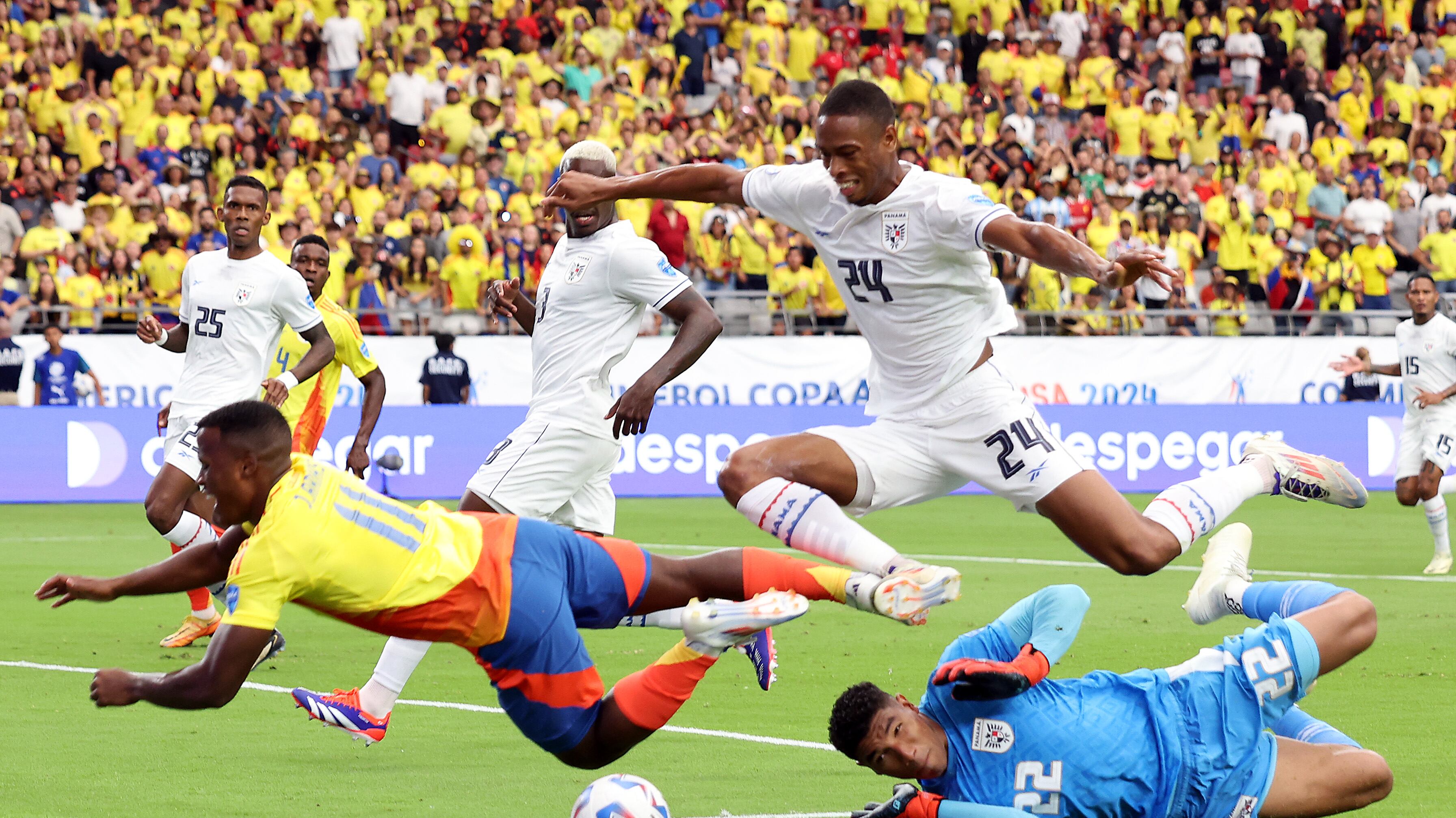 Orlando Mosquera, portero de Panamá, podría llegar a un grande del fútbol colombiano
