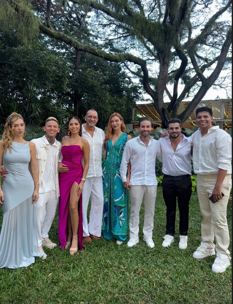 Exparticipantes de La Casa de los Famosos en el matrimonio del Negro Salas