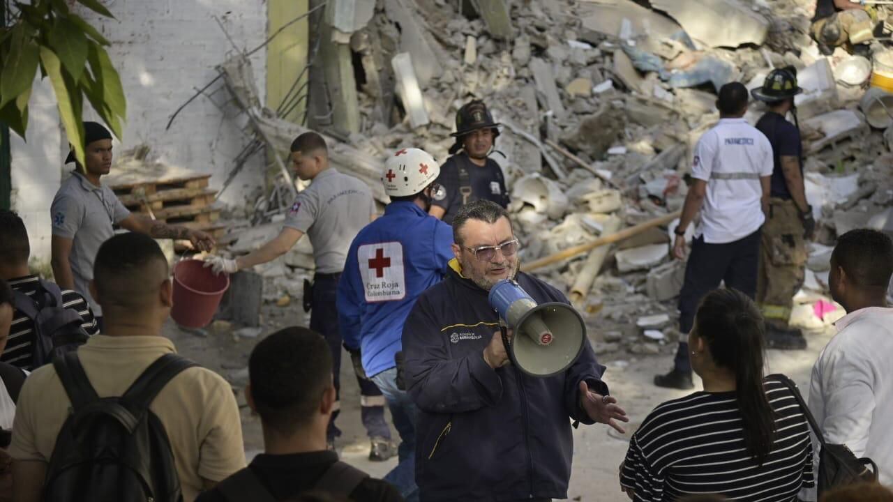 Una abuela que estaba cuidando a sus nietos murió en colapso de edificio en Barranquilla.