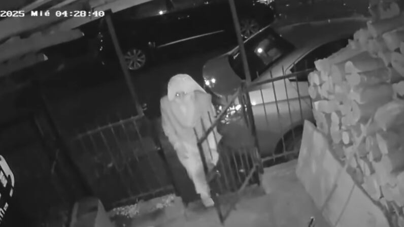 Ladrón vestido de monja | Captura: Meganoticias