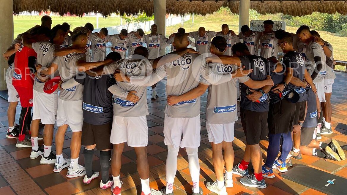 ¡Combazo! Junior sigue sumando figuras a su equipo: confirmó a Omar Albornoz