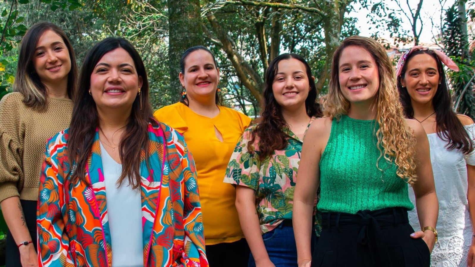 A través de diferentes proyectos de triple impacto, cinco mujeres han transformado la vida de más de 46.000 colombianos.