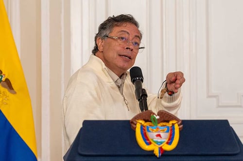 Petro hizo llamado a empresarios para sentarse a discutir el salario mínimo y llegar a un acuerdo