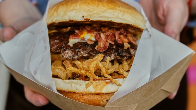 Burgerville llega a Medellín 2025