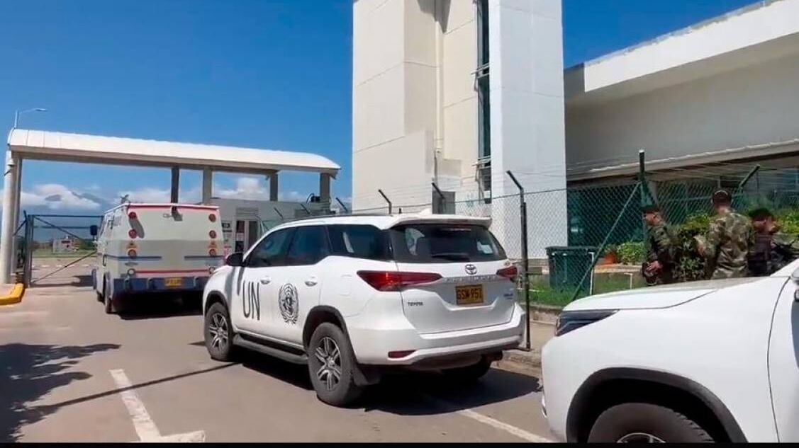 Carro de valores en caravana de liberación de Luis Díaz causó polémica en redes sociales.