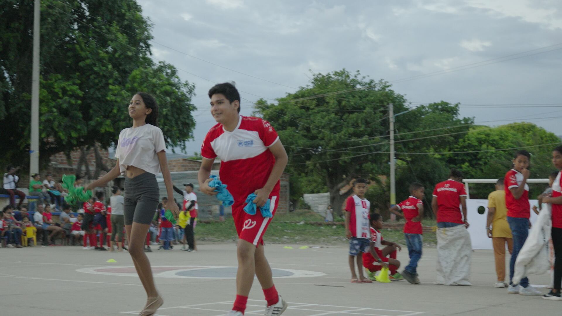 Día Mundial del Refugiado: la inspiradora historia de Wilker, un joven talento del fútbol en Valledupar.