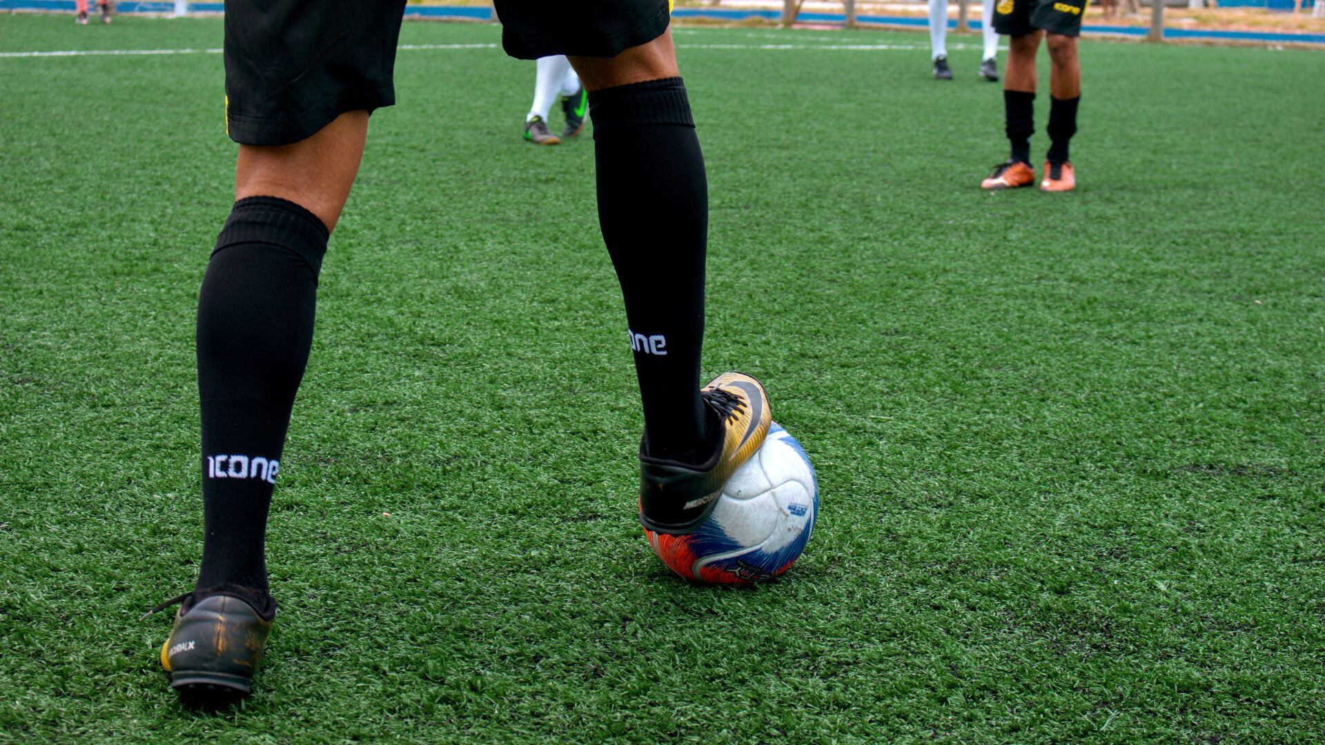 Denuncian presunta estafa de club de fútbol en Bogotá.