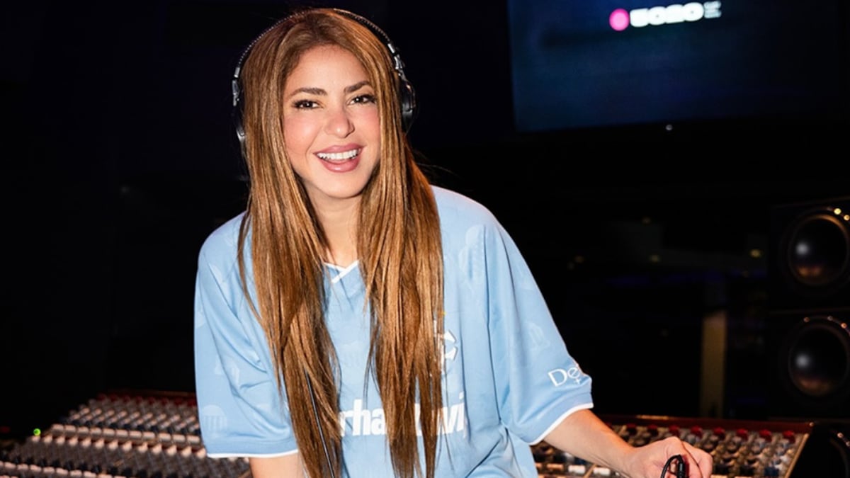 Shakira sorprende con nuevo traje en su conciertos