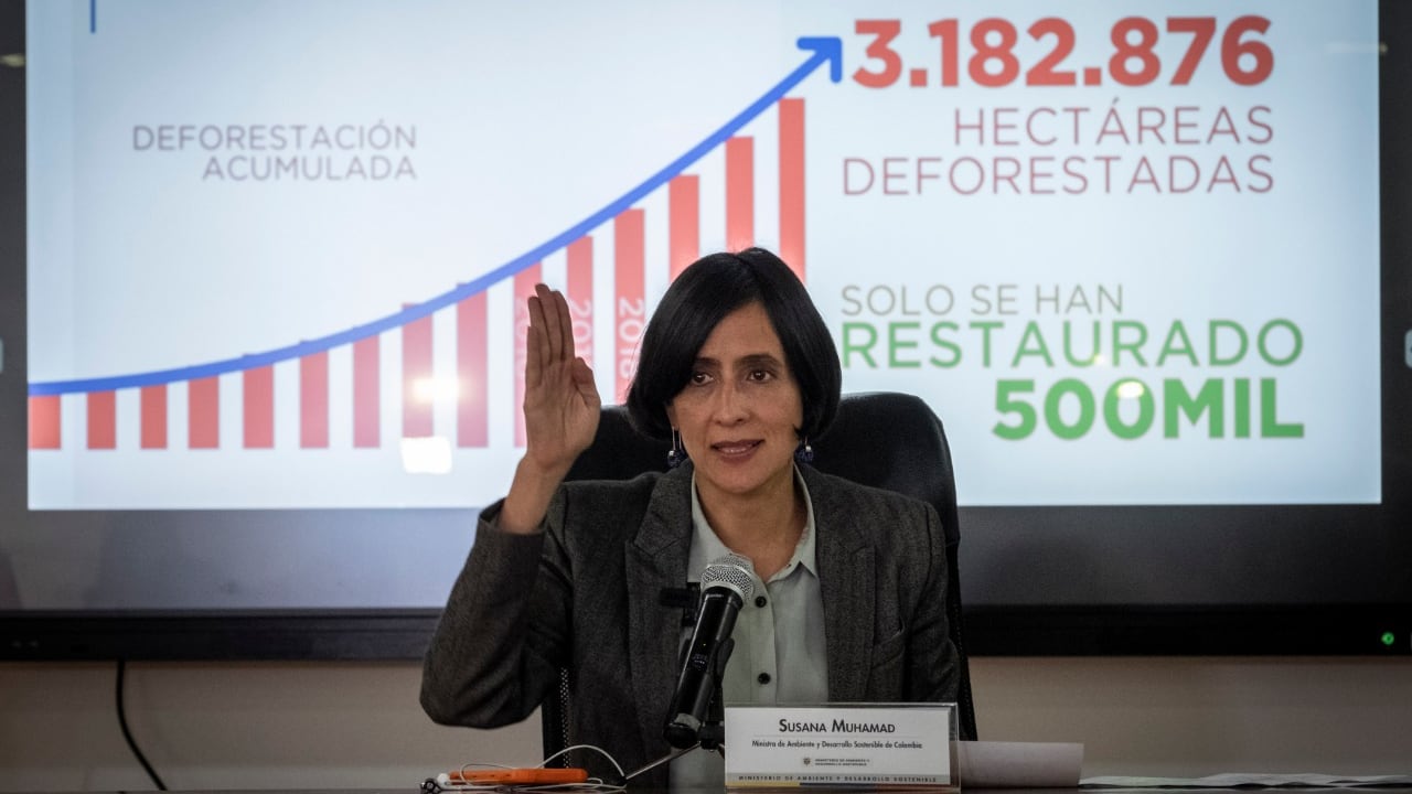 Ministra Susana Muhamad presentando el nuevo plan contra la deforestación en Colombia.