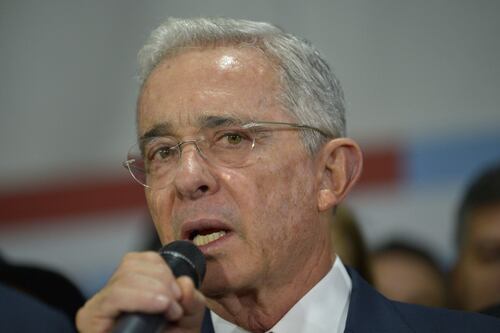 “Hay golpe económico”: Álvaro Uribe se le fue con todo al presidente Petro