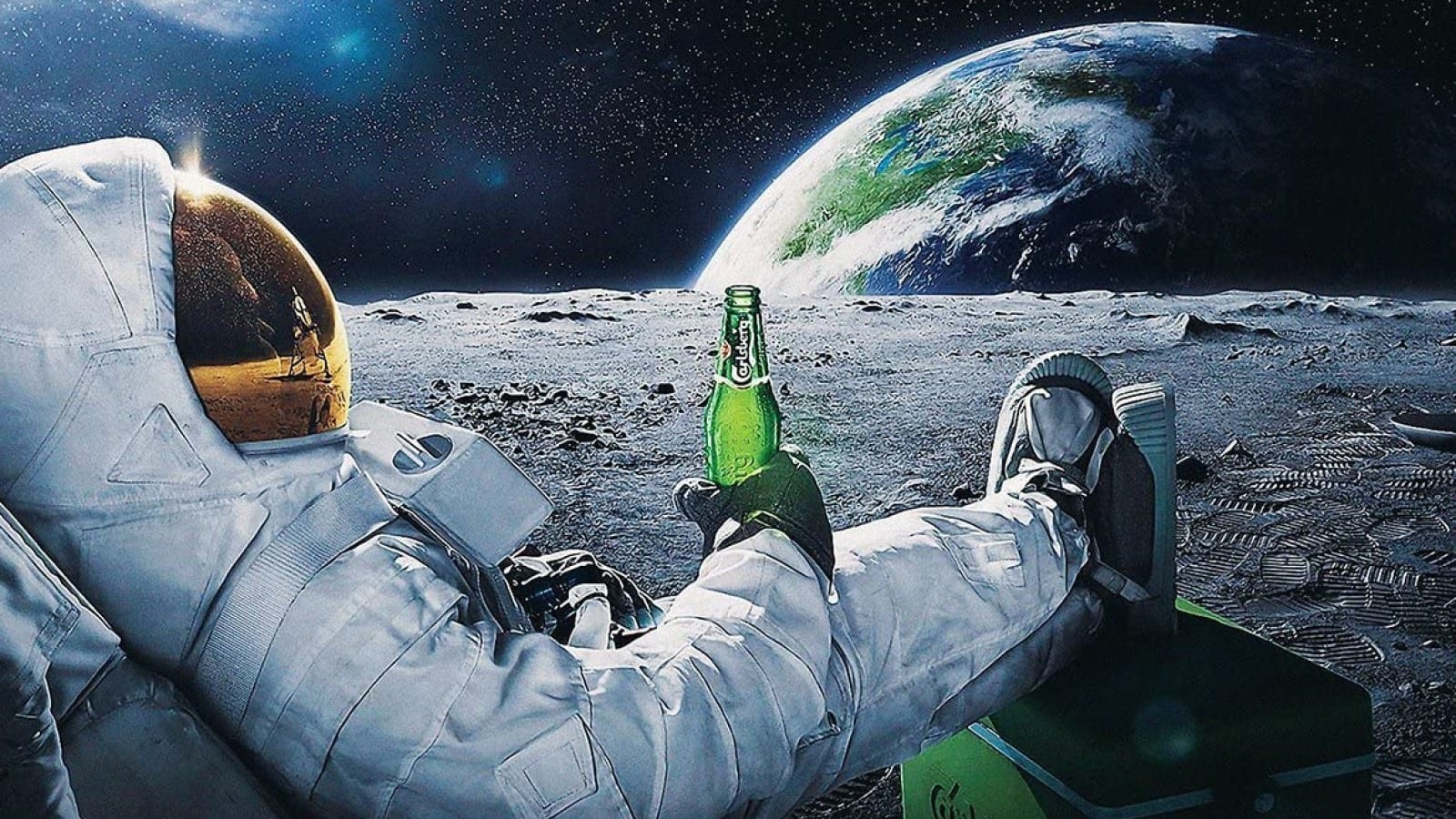 Astronauta con alcohol en el espacio