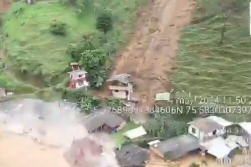 “Ninguno quedó con nada”: impresionante avalancha acabó con al menos 30 viviendas en Montebello, Antioquia