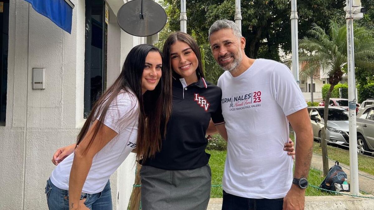 Hija de Mario Alberto Yepes se besó con Romero Santos en la tarima de un concierto