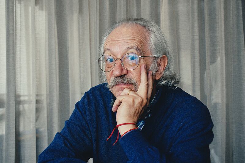 “Muestro las dos caras de la moneda para que el lector decida qué es verdad”: Manolo Bellon.