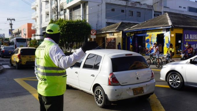 Regulador de tráfico en Barranquilla.