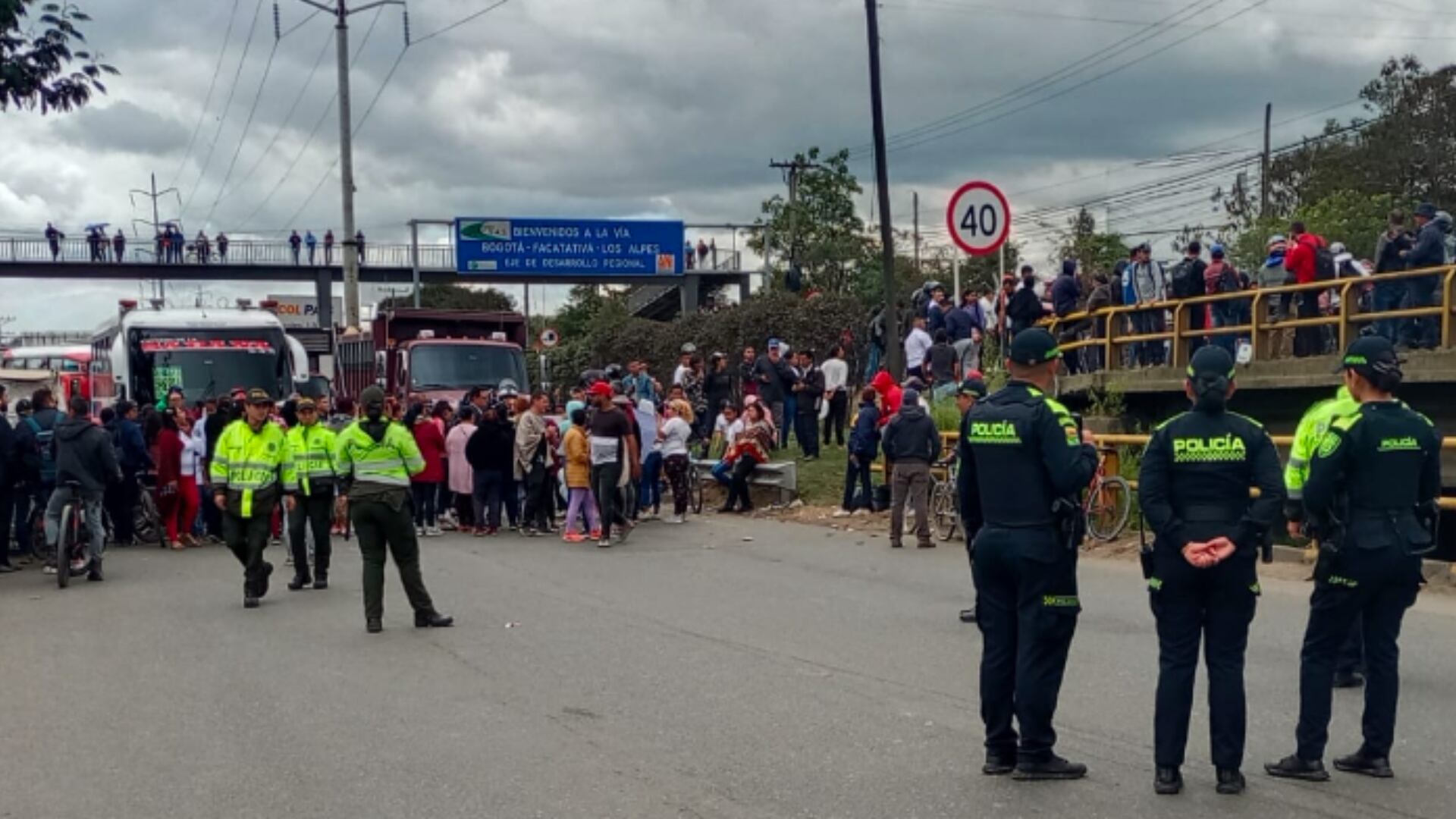 Gigantesco trancón en Calle 13 por protesta tras muerte de niña asfixiada: vía Bogotá-Mosquera paralizada