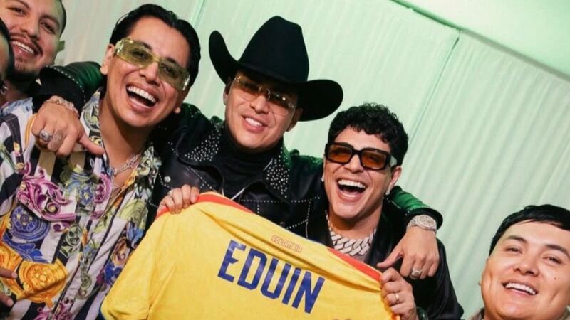 Yeison Jiménez junto a Eduin Caz y Grupo Firme