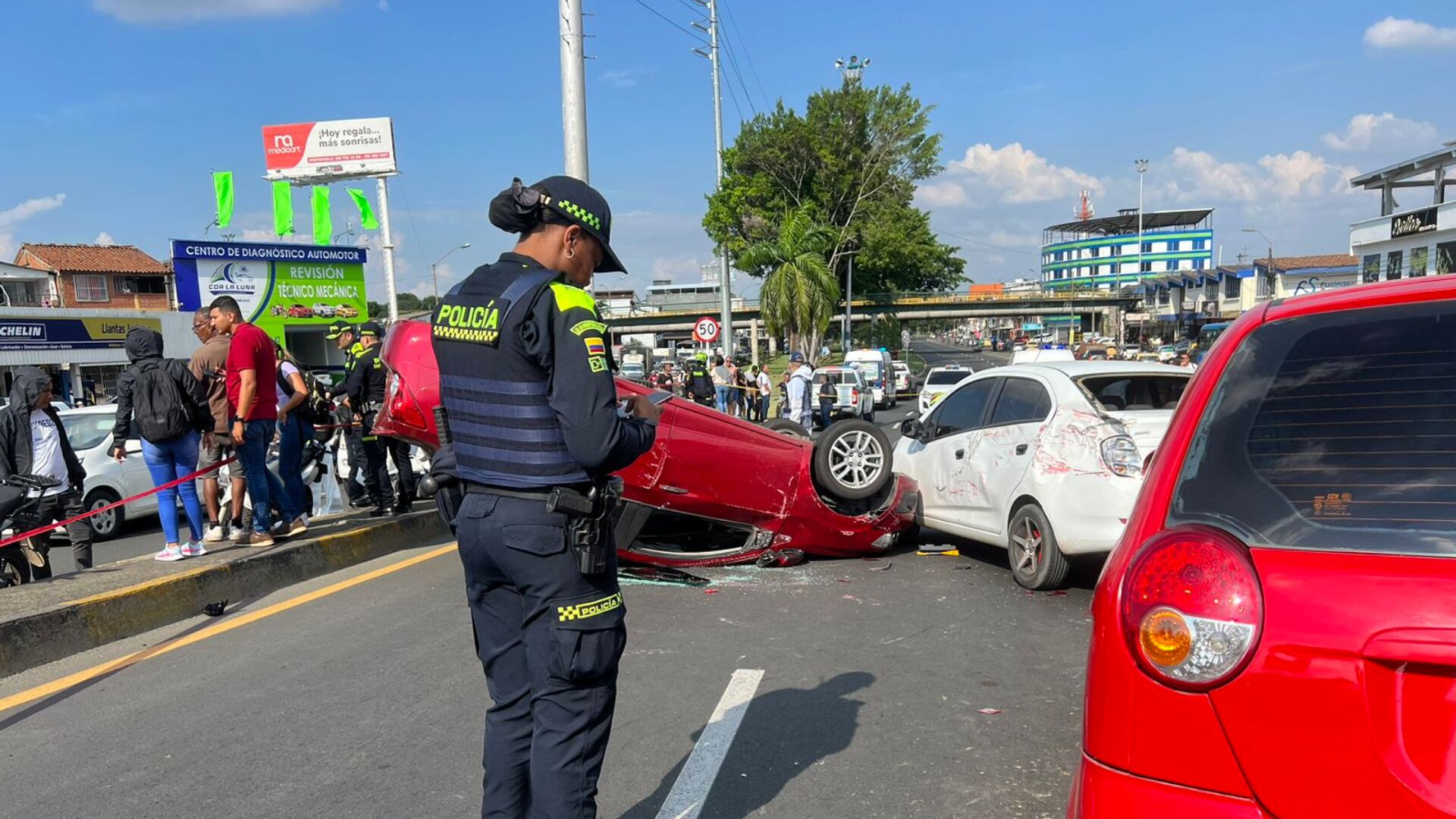 Pánico en Cali: persecución de vehículo robado terminó con un ladrón muerto y dos capturados