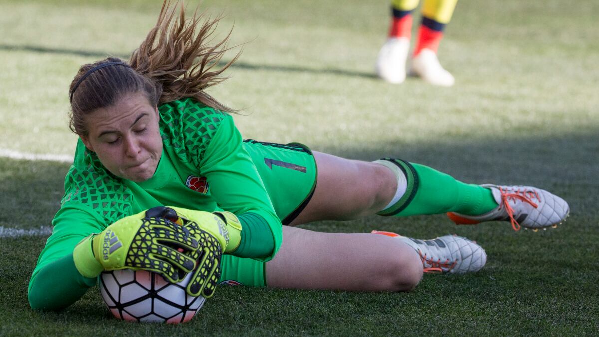 Catalina Pérez, portera de Colombia, le atajó dos penales a Estados Unidos