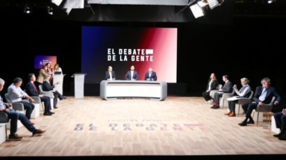 Foto del escenario del Debate de la Gente con candidatos presidenciales de Colombia.