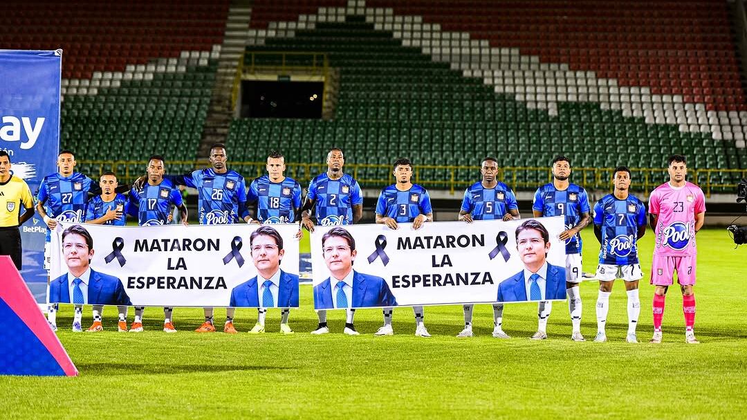 ¿Boyacá Chicó puede ser sancionado por su pancarta sobre asesinato Miguel Uribe Turbay en el FPC?