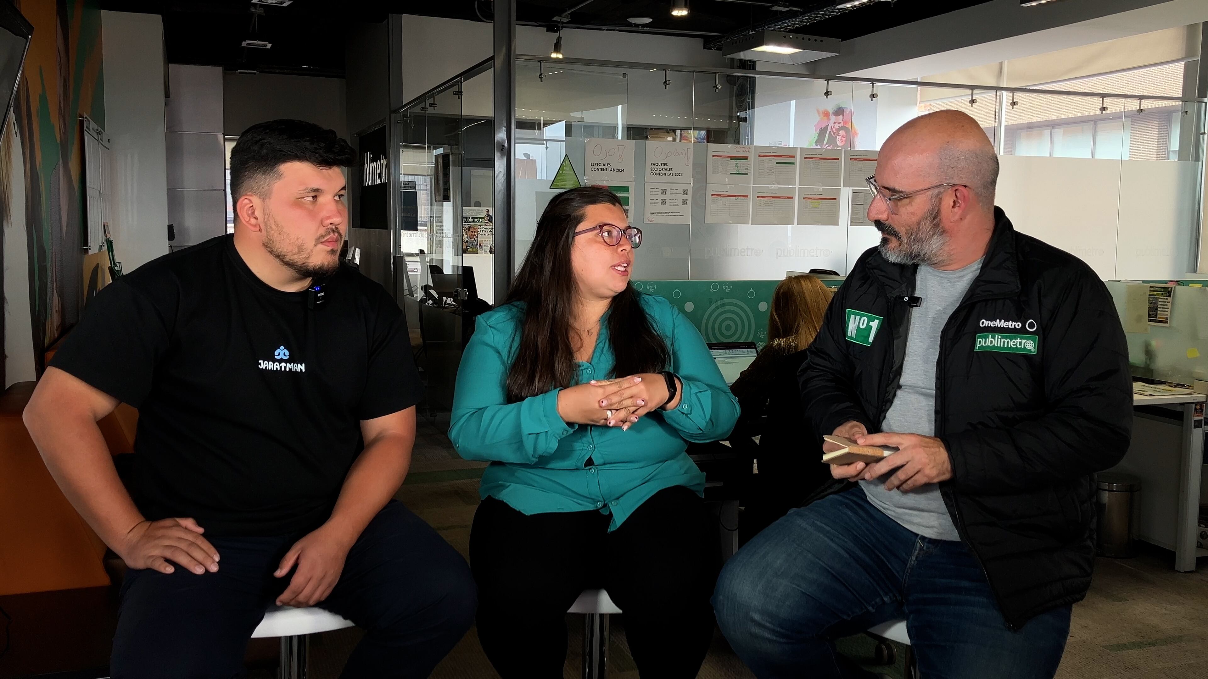 Kanat Nogoibayev y Laura González de InDrive en nuestra Silla de Gerentes junto a nuestro director Alejandro Pino Calad