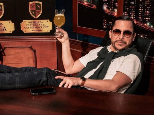 Por dinero un fanático se habría tatuado la cara en el show de Juanpis González