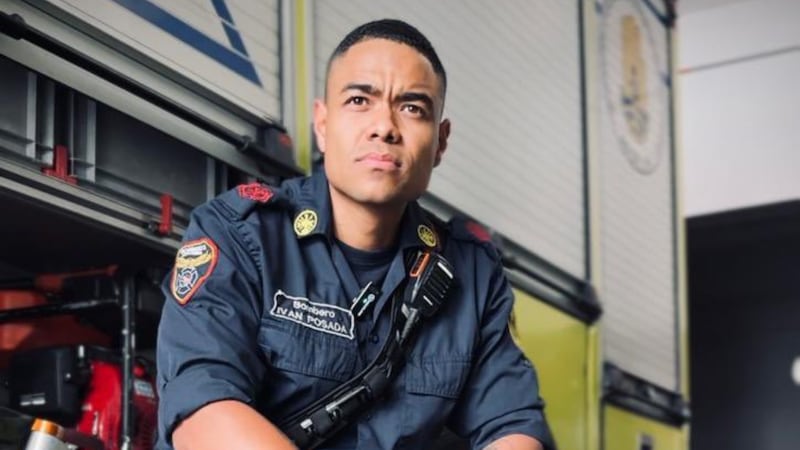 Medellín de luto: Muere el bombero Iván Darío Posada mientras combatía un incendio en el barrio La Toscana