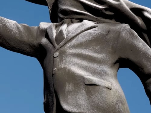Banksy cuestiona el nacionalismo con una provocadora escultura en Londres