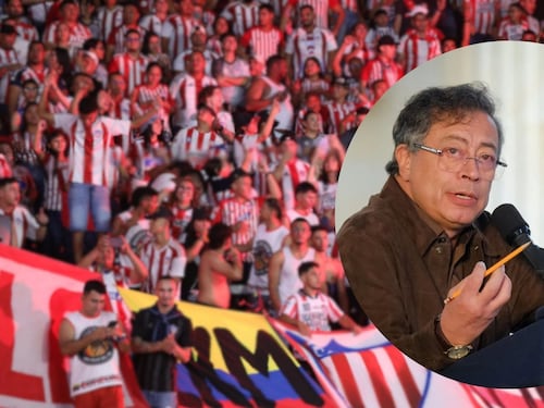 Hincha del Junior le quitó micrófono a periodista de Win Sports y gritó “viva Petro”: el presidente compartió el video