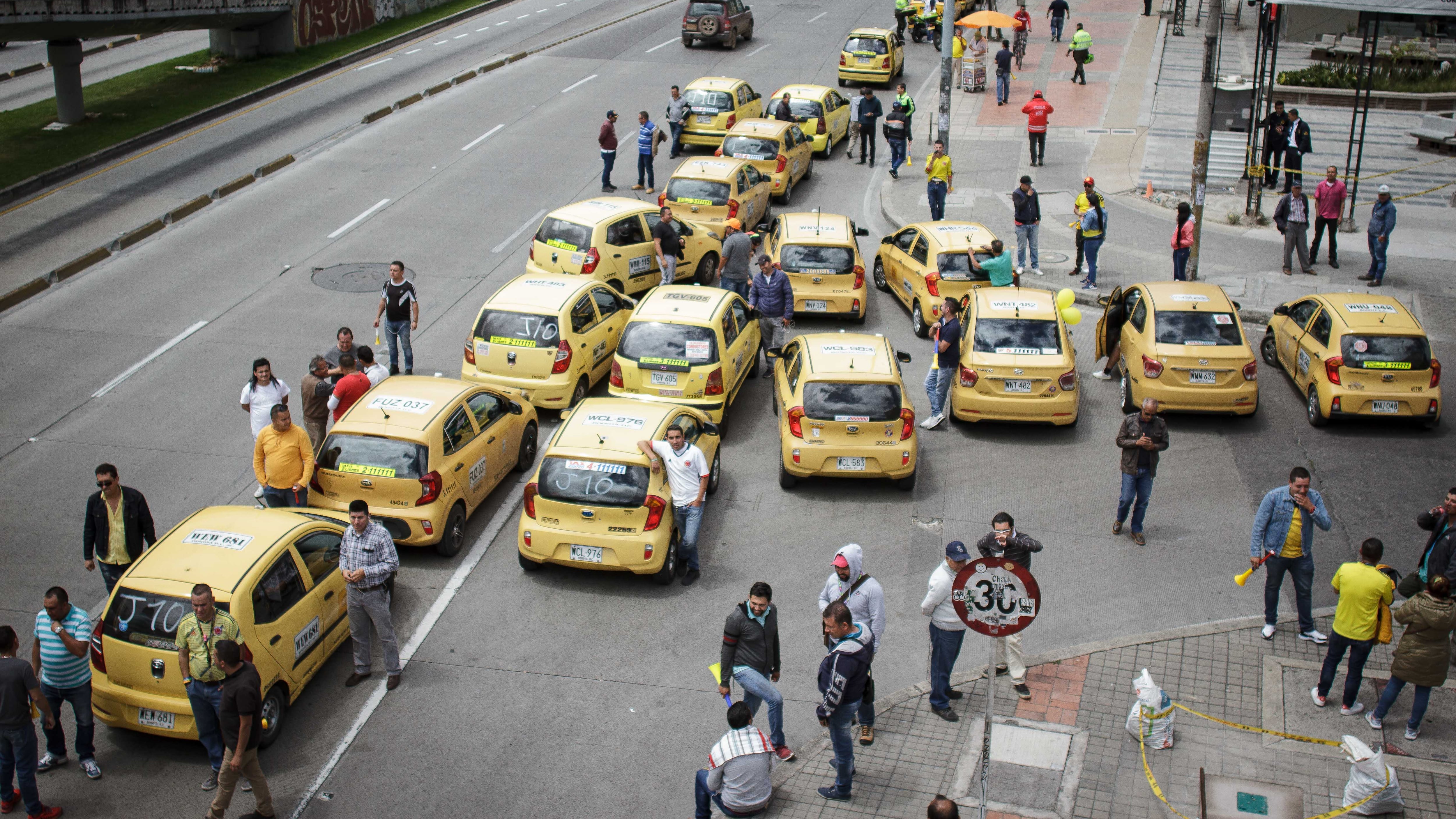 Paro de taxistas convocado en julio del 2019 en Bogotá.