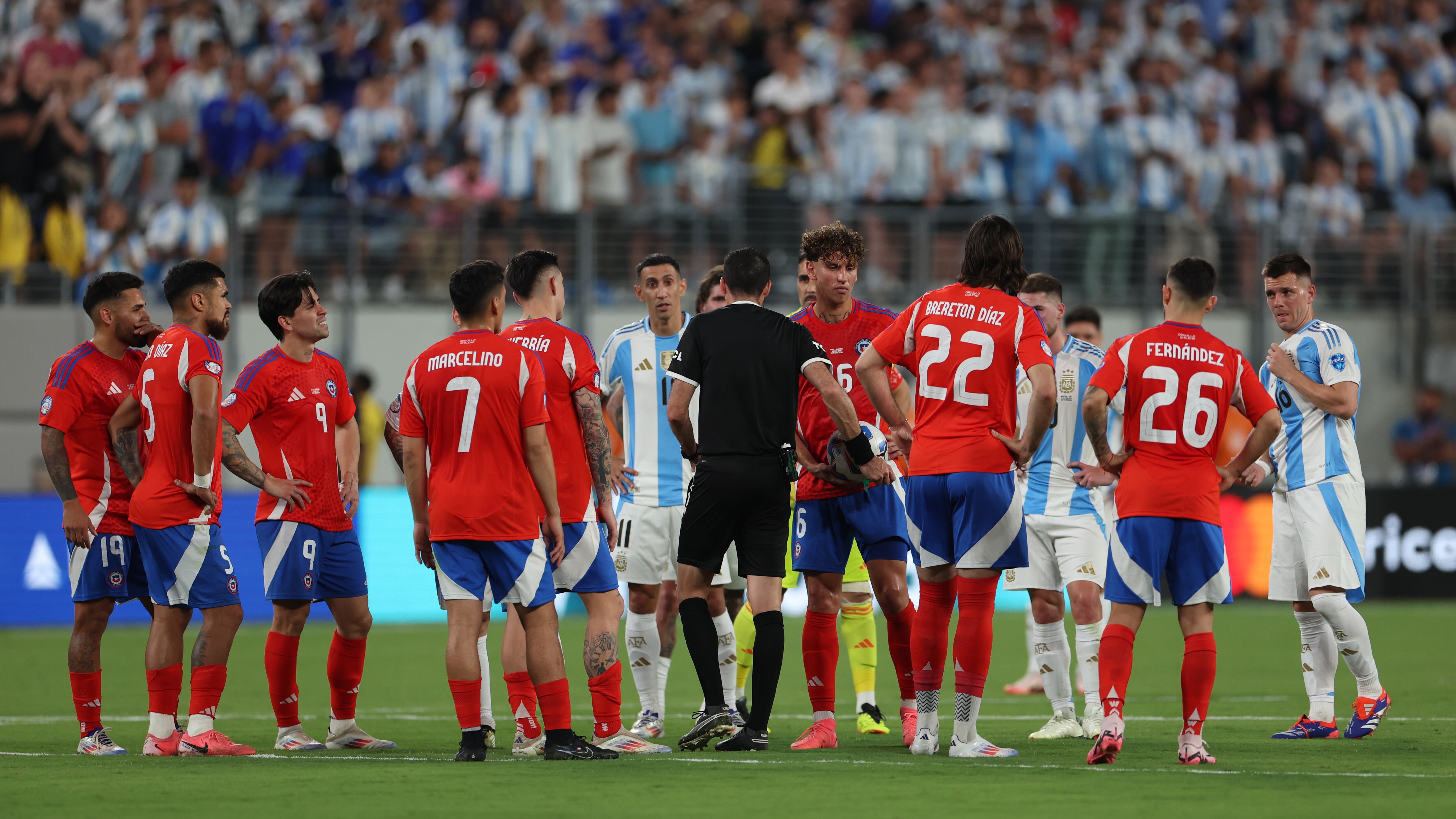 Insinúan que robaron a Chile para favorecer a Argentina en la Copa América