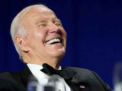 Biden se burla de ser el presidente más viejo de Estados Unidos