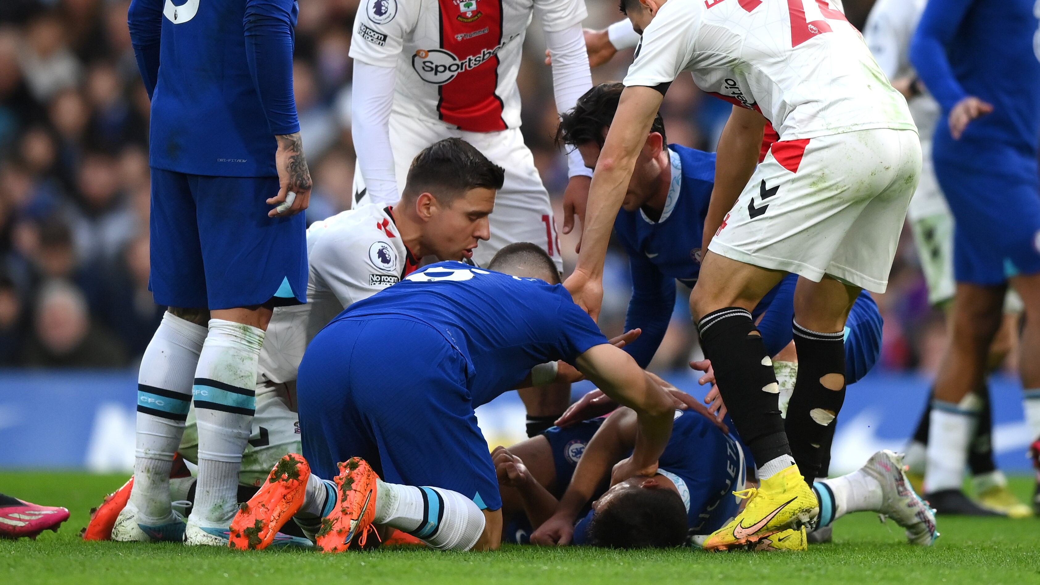 César Azpilicueta en el suelo