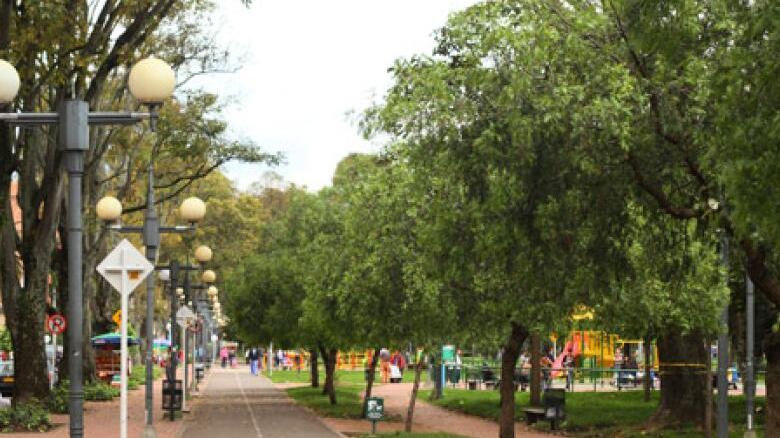 A funcionario de la Embajada de Holanda lo robaron en un restaurante del Parque de la 93: llegó al país hace un mes