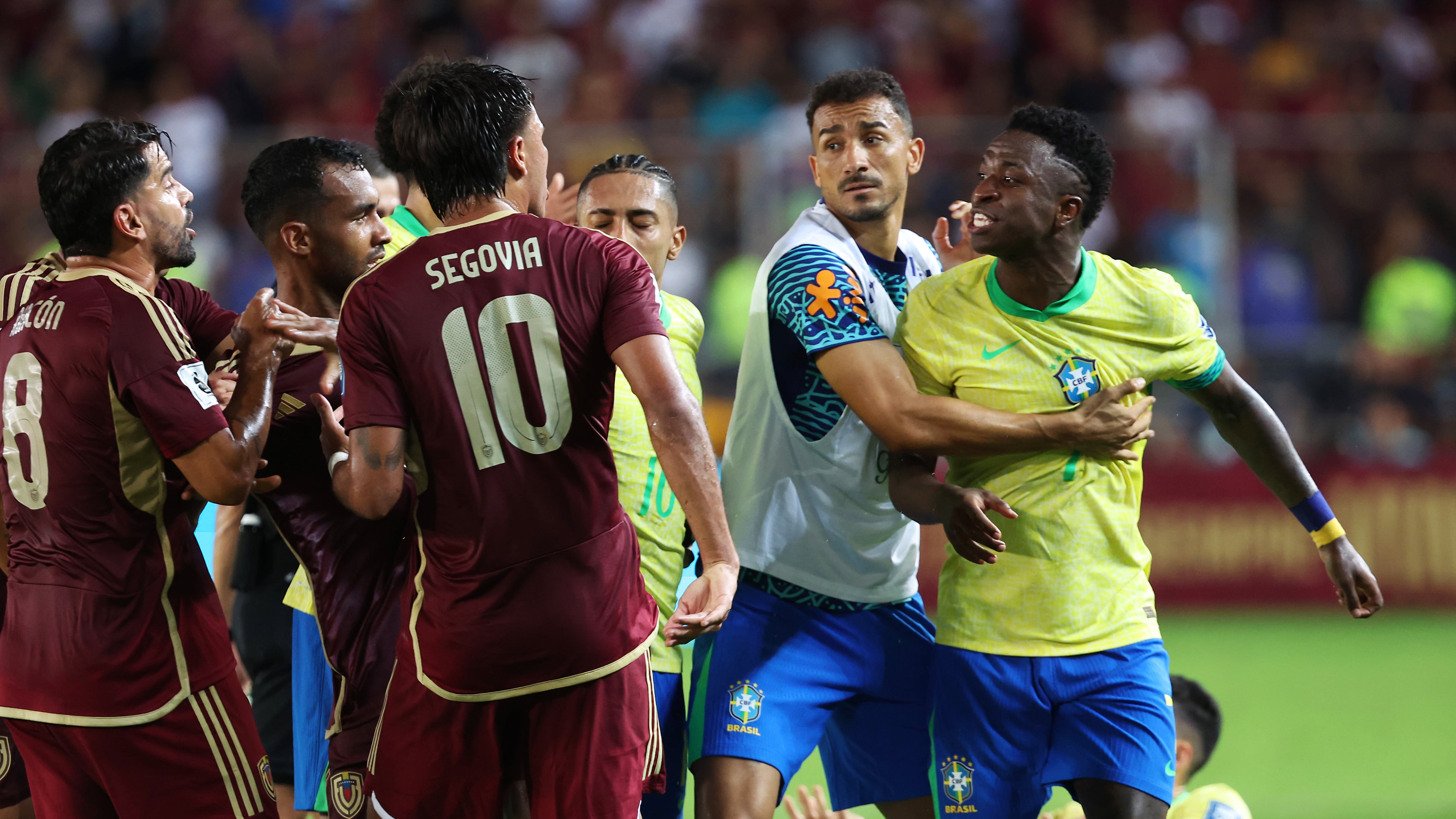 “Como persona, una porquería”: Iván Mejía a Vinicius tras el empate de Brasil con Venezuela