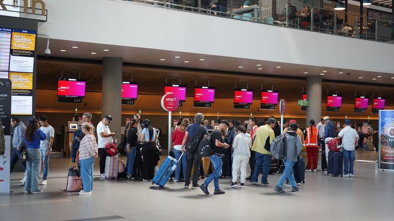 Reportan más de 20 vuelos retrasados en el Aeropuerto El Dorado en Bogotá por baja visibilidad