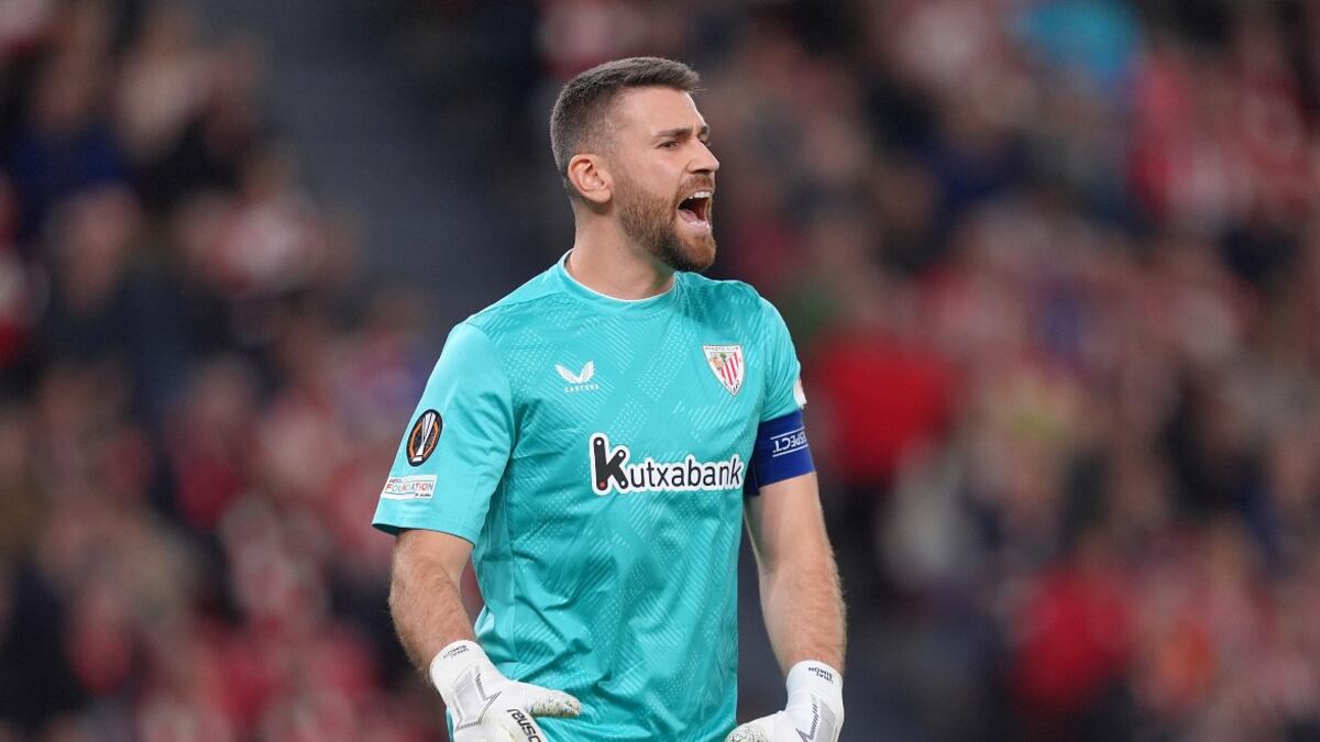 Unai Simón, portero de España, frenó en seco a periodista en plena rueda de prensa