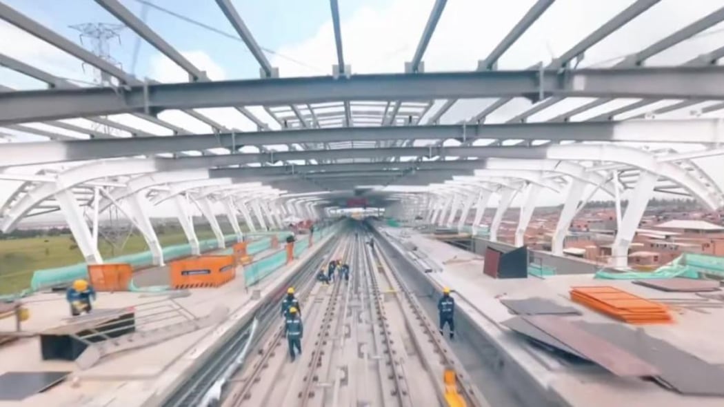 Metro de Bogotá alcanza 77,53 % de avance y recibe su décimo tren en 2026
