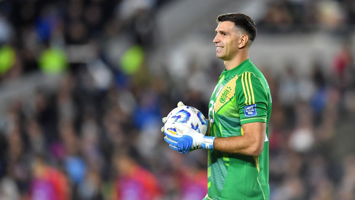 Oficiales FIFA le pusieron el ojo a la agresión del ‘Dibu’ Martínez en Colombia vs Argentina