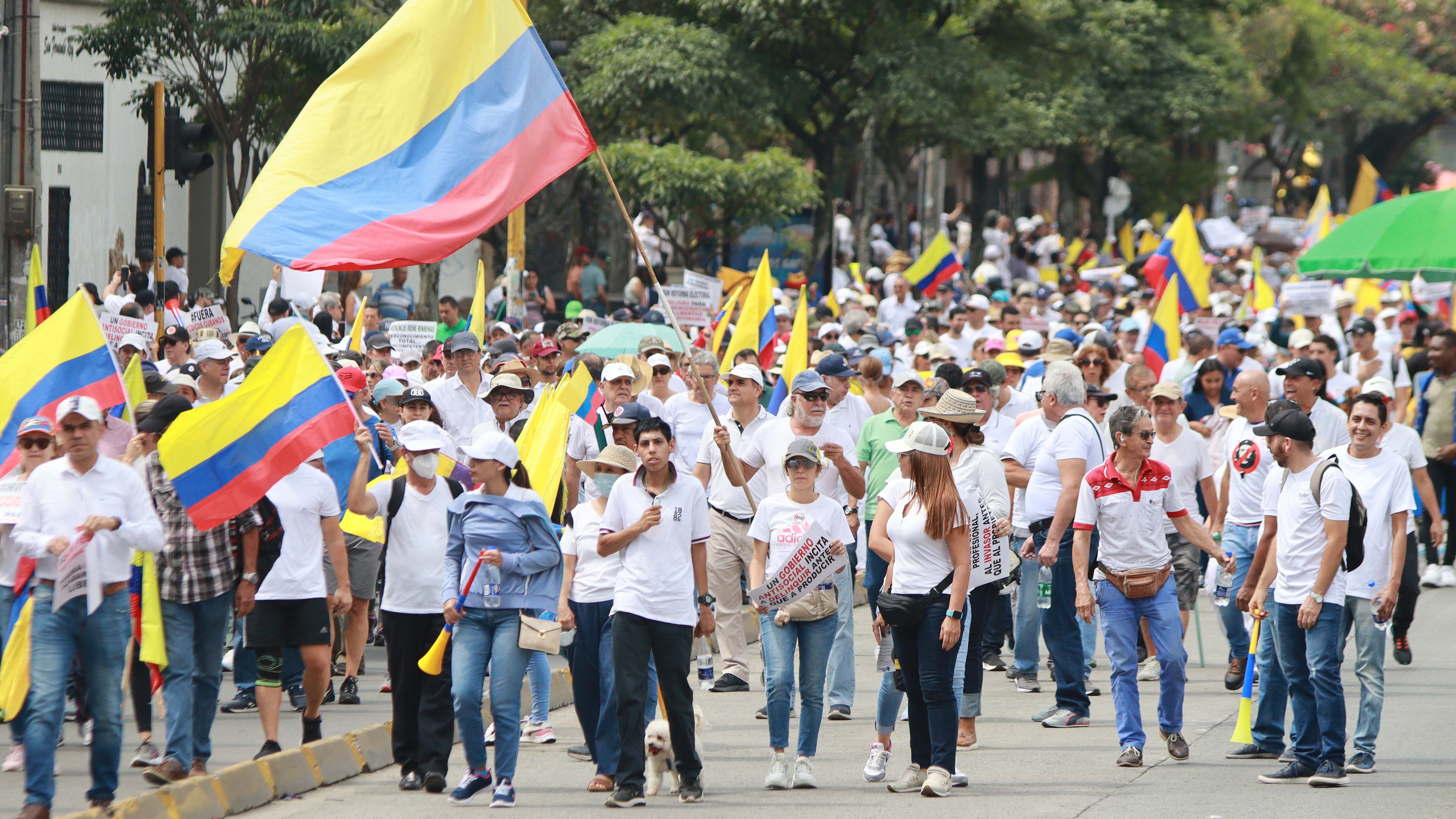 Manifestación de opositores del gobierno de Gustavo Petro en Cali