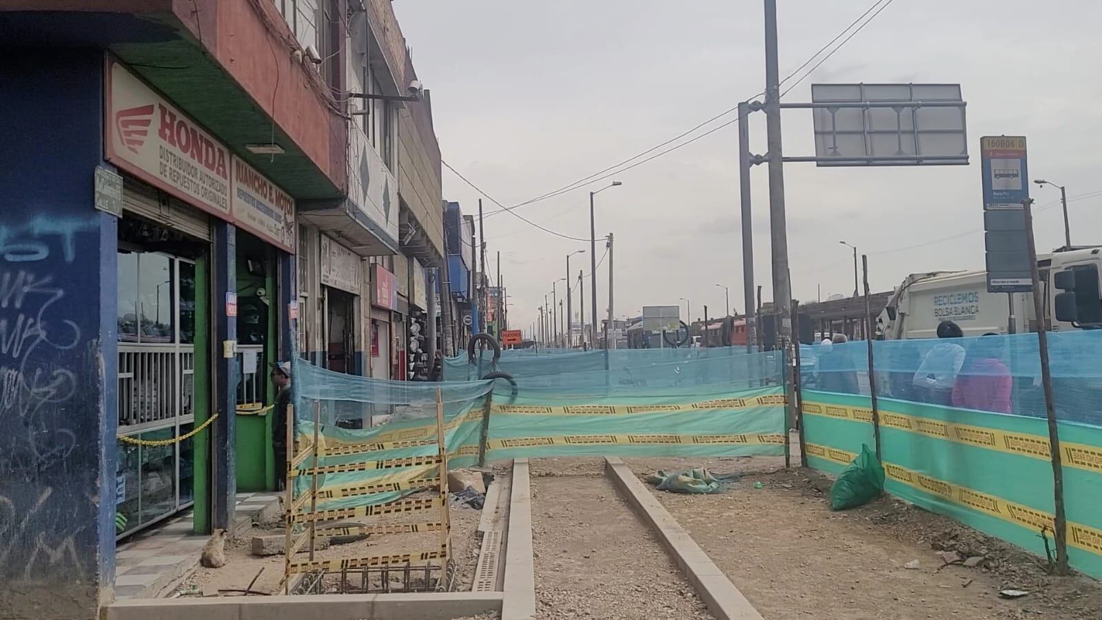 Obras en la Avenida Ciudad de Cali, cerca a los barrios María Paz y Patio Bonito.